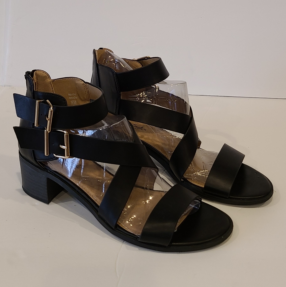 American Eagle black sandals w/gold (wms 9)